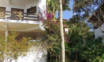 Imagem 3: Ubatuba : Toninhas - Casa de Alto Padrão a venda frente ao mar com 5 Suítes Piscina e Área