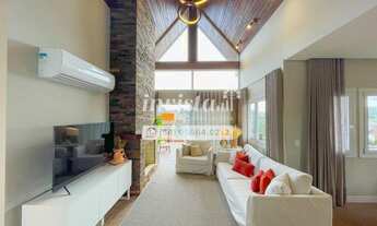 Imagem 2: Casa com 4 suítes mobiliada no Condomínio Alphaville em Gramado