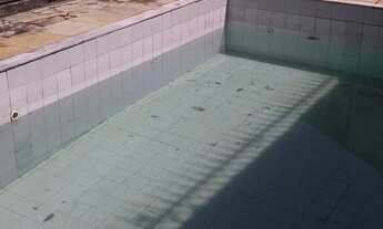 Imagem 3: 400m construídos, piscina, 4 quartos, armários, financia