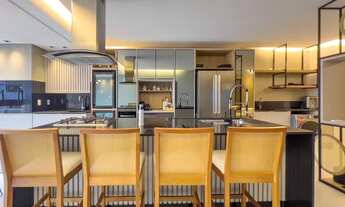 Imagem 7: Alto padrão: Apto decorado com piscina