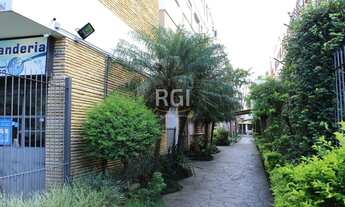 Imagem 2: Apartamento de 02 dormitórios no bairro Menino Deus - Porto Alegre