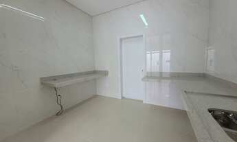 Imagem 4: Casa nascente no Condomínio Buona Vita // 3 dormitórios, sendo 2 suítes