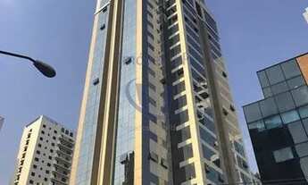 Imagem 2: Sala de 50m² com 2 vagas e 2 banheiros