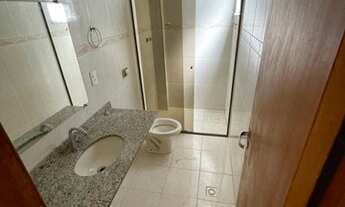 Imagem 2: Apartamento com 3 quartos, bairro São Mateus, rua plana e tranquila, com vaga