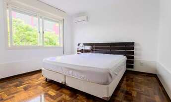 Imagem 7: Apartamento semi mobiliado, com 2 dormitórios, 2 banheiros e 1 vaga de garagem no bairro P