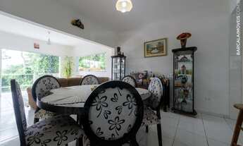 Imagem 3: Mansão localizado no condomínio Alpes de Caieiras, em meio ao verde da Serra da Cantareira