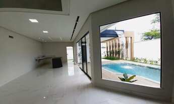 Imagem 4: Casa para venda tem 350 metros quadrados com 4 suítes em Ponta Negra - Manaus - Amazonas