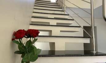 Imagem 2: Casa de condomínio para venda possui 215 metros quadrados com 3 quartos em Ponta Negra - M