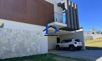 Imagem 2: Oportunidade Única: Casa em Condomínio de Alto Padrão com 4 Suítes e Piscina Aquecida no J