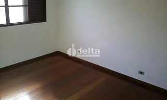 Imagem 3: Casa residencial disponível para venda e locação no bairro Santa Mônica em Uberlândia-MG