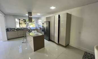 Imagem 7: Casa para aluguel e venda possui 500 metros quadrados com 4 quartos