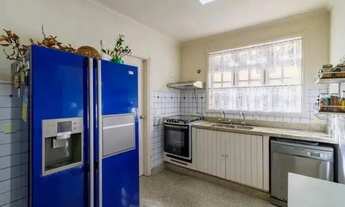 Imagem 5: Casa Estilo Toscana Esquina Arborizada com Jardim Amplo e Piscina