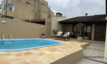 Imagem 5: Casa para venda tem 230 metros quadrados com 3 quartos em Balneário - Florianópolis - SC