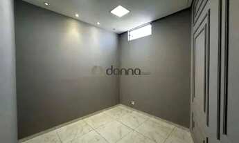 Imagem 5: Loja Comercial Moderna com Estacionamento e Opção de Ampliação