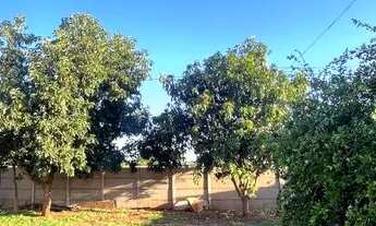 Imagem: Terreno com casa em condomínio fechado