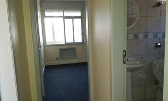 Imagem 5: Apartamento para aluguel possui 65 metros quadrados com 2 quartos, peças amplas, ensolarad