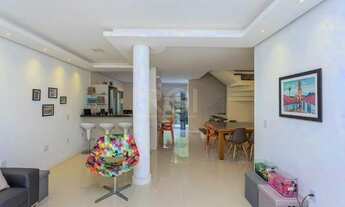 Imagem 3: Casa com 03 dormitórios, 01 suíte, pátio, terraço com churrasqueira e vaga de garagem para