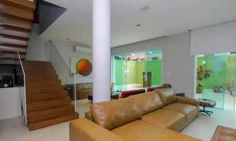 Imagem 2: Venda Imperdível: 2 Casas de Luxo a Poucos Passos da Lagoa Rodrigo de Freitas!