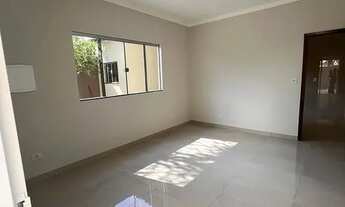 Imagem 5: Casa com garagem e portão eletrônico