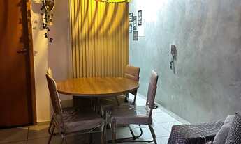 Imagem: Apartamento 2 quartos, 1 banheiro com quintal