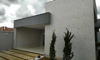 Imagem: Casa de 3 quartos sozinha no lote