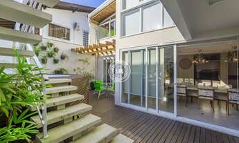 Imagem 3: Casa decorada com 325m² à venda no condomínio horizontal Ariribá