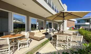 Imagem 3: Casa de condomínio para venda possui 580 metros quadrados com 5 quartos