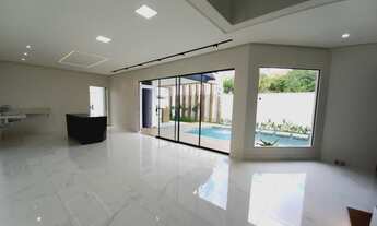 Imagem 6: Casa para venda tem 350 metros quadrados com 4 suítes em Ponta Negra - Manaus - Amazonas