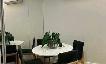 Imagem 5: Apartamento 2 quartos com suíte, mobiliado, vista livre e sacada integrada próximo ao Cent