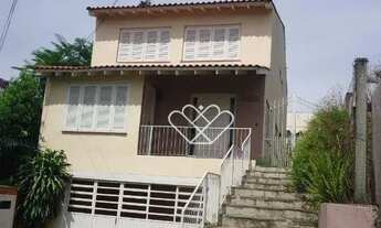 Imagem 2: Ampla Casa em Gravataí com 3 Dormitórios e Espaço Versátil para Negócios