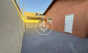 Imagem 2: Vende-se ampla casa na região do Coxipó com 03 Quartos sendo uma suíte , sala par 02 ambi