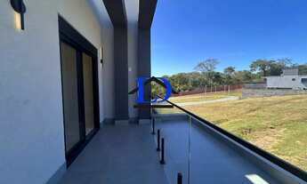 Imagem 6: Oportunidade Única: Casa em Condomínio de Alto Padrão com 4 Suítes e Piscina Aquecida no J