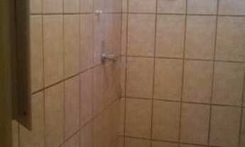 Imagem 3: Kitnet 2/4, garagem, ao lado do Baratão Premium