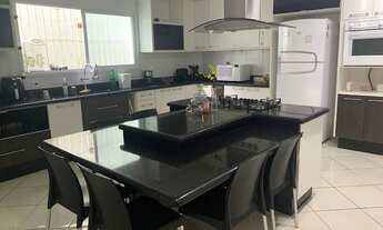 Imagem 2: Sobrado para venda tem com 3 quartos em Canto do Forte - Praia Grande - SP