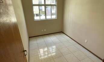 Imagem 4: Apartamento com 3 quartos, bairro São Mateus, rua plana e tranquila, com vaga