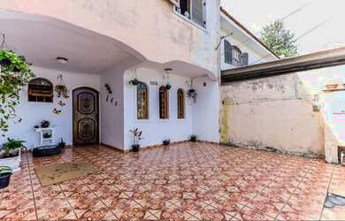 Imagem 2: OPORTUNIDADE: Casa 2 Pisos, 3 Dorms