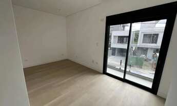 Imagem 8: Sobrado para Venda em Curitiba, Santa Cândida, 3 dormitórios, 3 suítes, 4 banheiros, 3 vag