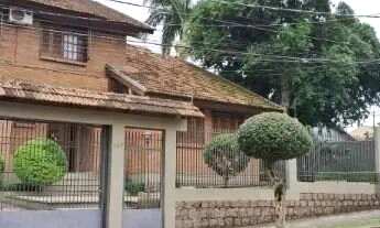 Imagem 2: Casa em Porto Alegre, no bairro Ipanema, com 3 dormitório(s), e 3 banheiros, à v