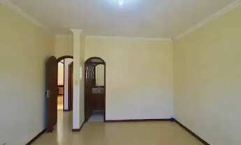 Imagem 3: CASA NO CONDOMÍNIO DOS ADVOGADOS, 250m2 , 2 SUÍTES COM CLOSET, VARANDA, PISCINA, JARDIM