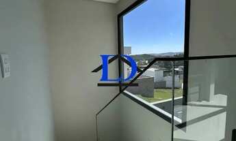 Imagem 3: Oportunidade Única: Casa em Condomínio de Alto Padrão com 4 Suítes e Piscina Aquecida no J