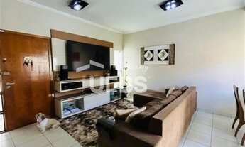 Imagem 2: Casa Condominio Villa Real, 3 quartos, 2 vagas de garagem, Area externa grande