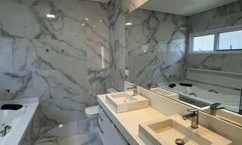 Imagem 5: Casa para aluguel possui 380 metros quadrados com 5 quartos