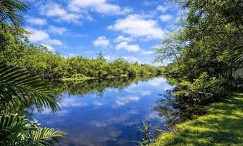 Imagem 3: Casa com Fundo para a Água | 600m² | Acesso à Lagoa e Mar