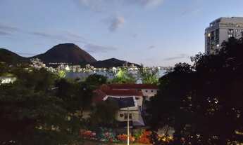 Imagem 2: Apartamento para venda possui 201 metros quadrados com 4 quartos em Lagoa - Rio de Janeiro