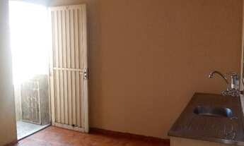 Imagem 2: ALUGA-SE UMA CASA PARA CASAL <br><br&gt