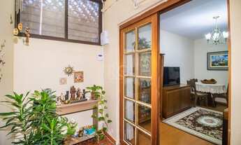 Imagem 3: Casa de 289m² - 3 dormitórios, 1 suíte, 4 salas, churrasqueira, pátio e 4 vagas de garagem