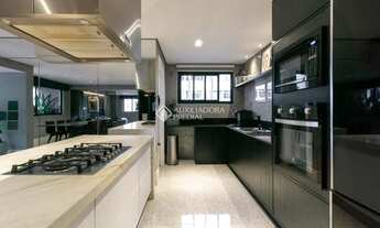 Imagem 5: Apartamento de Alto Padrão no Batel Este apartamento foi totalmente reformado e recebe voc