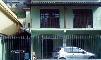 Imagem: Casa duplex com piscina e 15 cômodos a