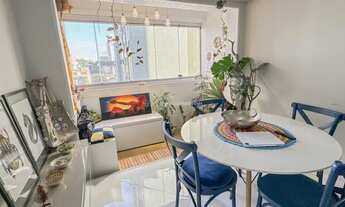 Imagem 7: Apartamento reformado na divisa do Água Verde com o Portão. 60m² privativos. Cozinha Espaç