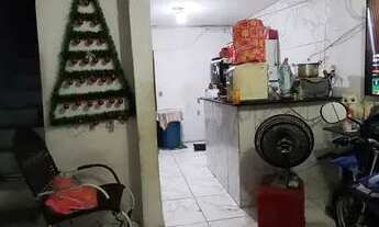 Imagem 5: Casa em rua pública